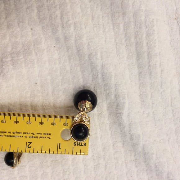 Vintage black & gold with rhinestone clip earrings - Picture 5 of 8